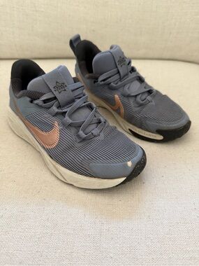 Nike Gray-Blue Boys Sneakers Shoes with Gold Swoosh Size 13.5